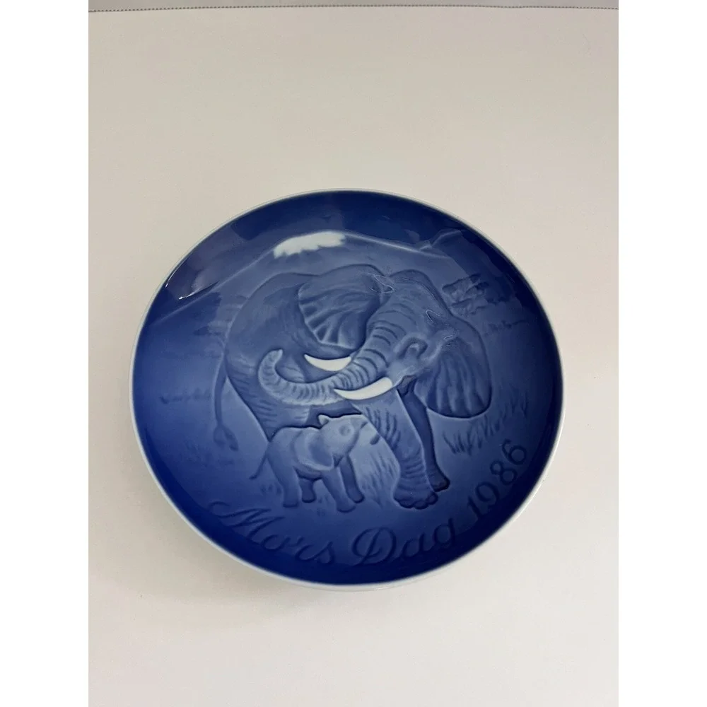Mothers Day Collectible Plate With Mother & Baby Elephants Denmark 1986 Blue